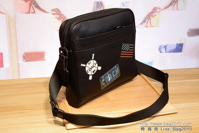 COACH蔻馳 專櫃最新款 C家26077 長方形潮流男士單肩 徽章印花斜挎包 專櫃今年主打款  Chz1285